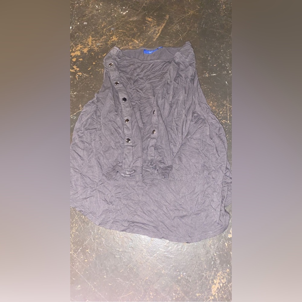 Cut off too the elbow shirt. Comfortable and cute